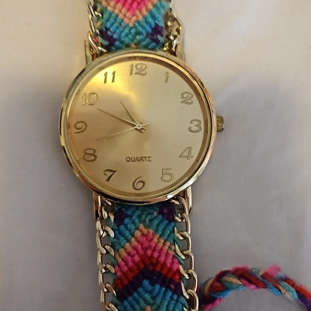 🪅 Artisanal Friendship Bracelet Watch